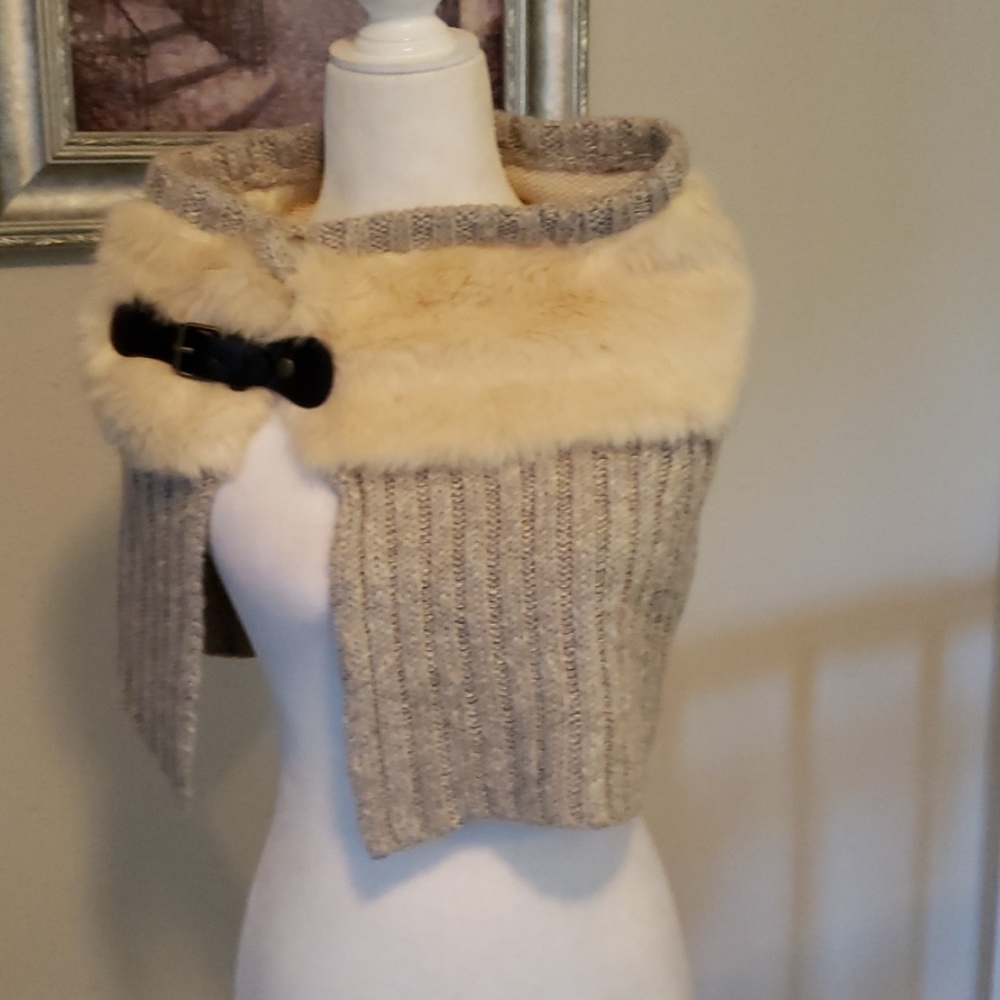 Tarn'ish faux fur shoulder wrap